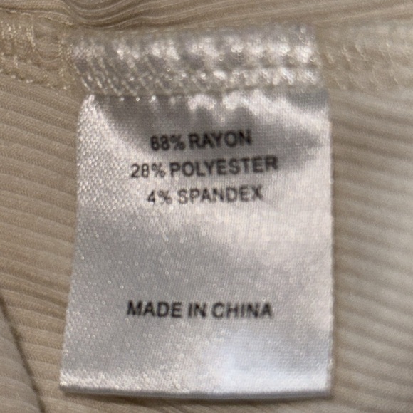 White Fox Cream Ribbed Bike Shorts SZ Medium - Picture 5 of 6